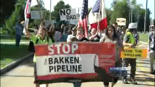 Protesters opposing oil pipeline rally in downtown Chicago