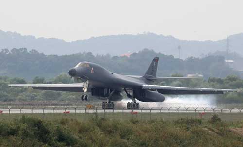 DEADLY AIRCRAFT A US B-1B Lancer- aiming at reinforcing the US commitment to its key ally- makes a landing at the Osan Air Base in Pyeongtaek on Wednesday. Two US strategic bombers on Wednesday 21 flew over South Korea and one of them made a rare landin