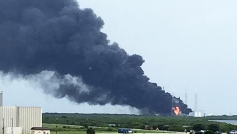 SpaceX Rocket Explodes on Launchpad With Facebook's Internet Satellite on Board