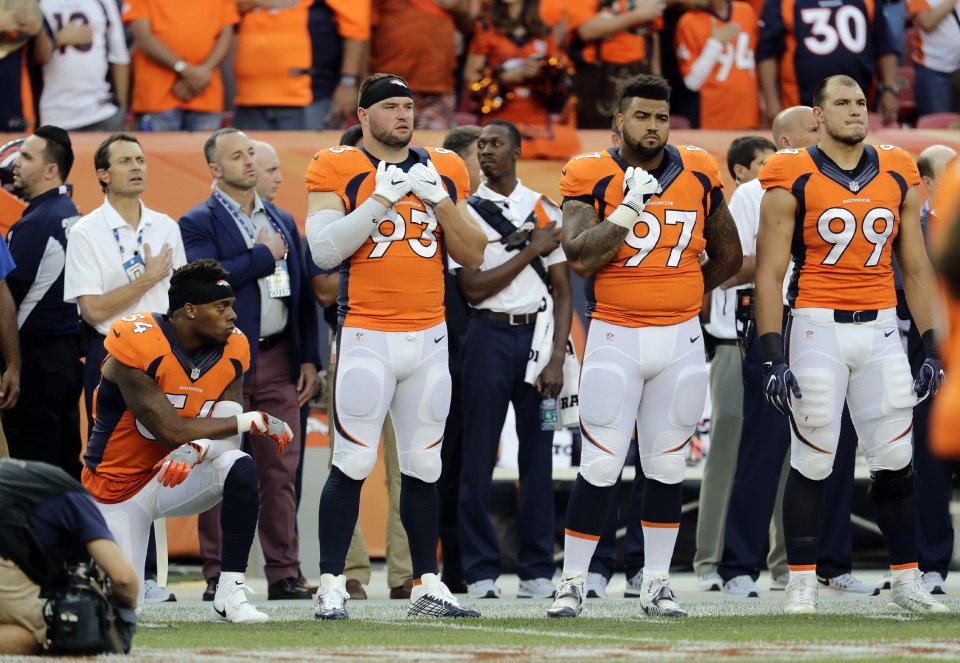 Broncos' Brandon Marshall takes knee during national anthem, backs up Colin Kaepernick