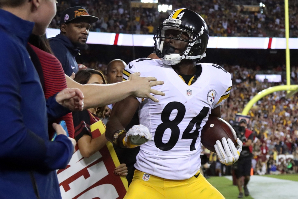 Sep 12 2016 Landover MD USA Pittsburgh Steelers wide receiver Antonio Brown celebrates in the end zone after catching a touchdown pass against the Washington Redskins in the second quarter at Fed Ex Field. Mandatory Credit Geoff Burke-USA TODAY