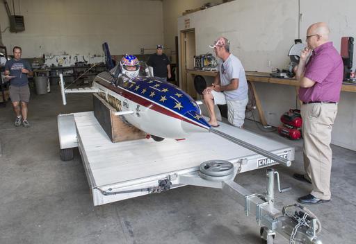 Daredevil successfully powers rocket over Snake River Canyon