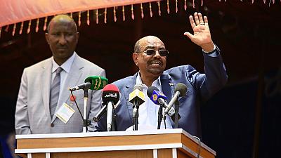 Sudan threatens to close border with the South