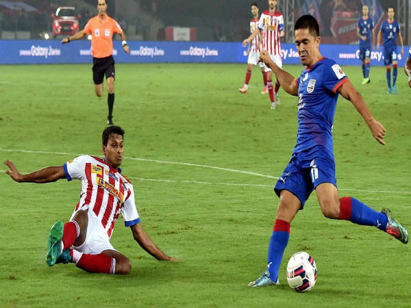 Sunil Chhetri tries to score past Atletico de Kolkata defender Arnab Mondal