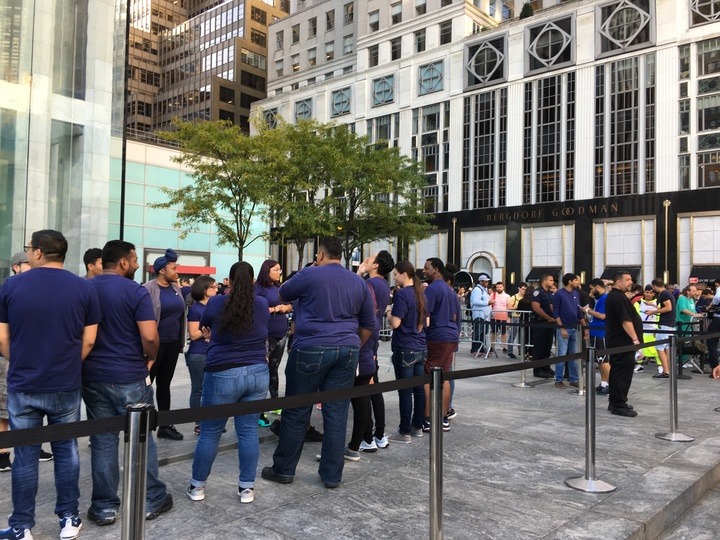 iLost them already: iPhone7 fans queue in the rain for cordless kit