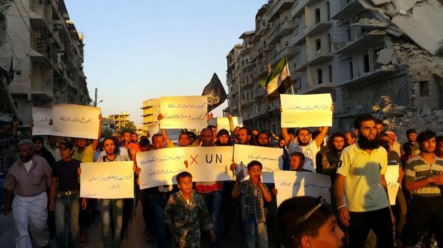 Activists in Syria's besieged Aleppo protest against the UN for what they say is its failure to help aid arrive.'Hunger