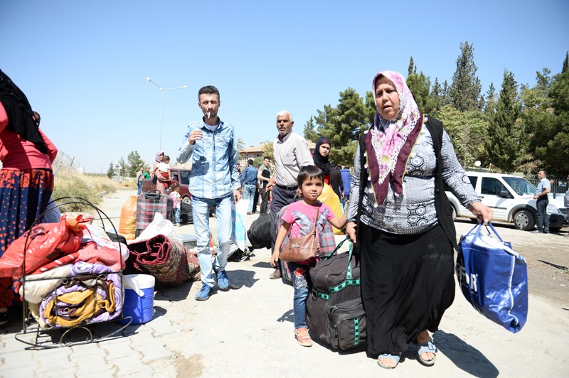 Syrians are seen with their belongings in the Karkamis district of Gaziantep Turkey