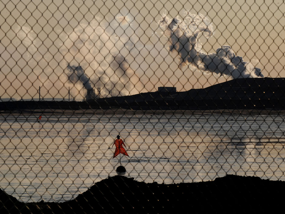 A Suncor oilsands extraction facility near the town of Fort Mc Murray in Alberta. Suncor led decliners on the TSX as the price of oil fell over news of elevated U.S. crude stockpiles