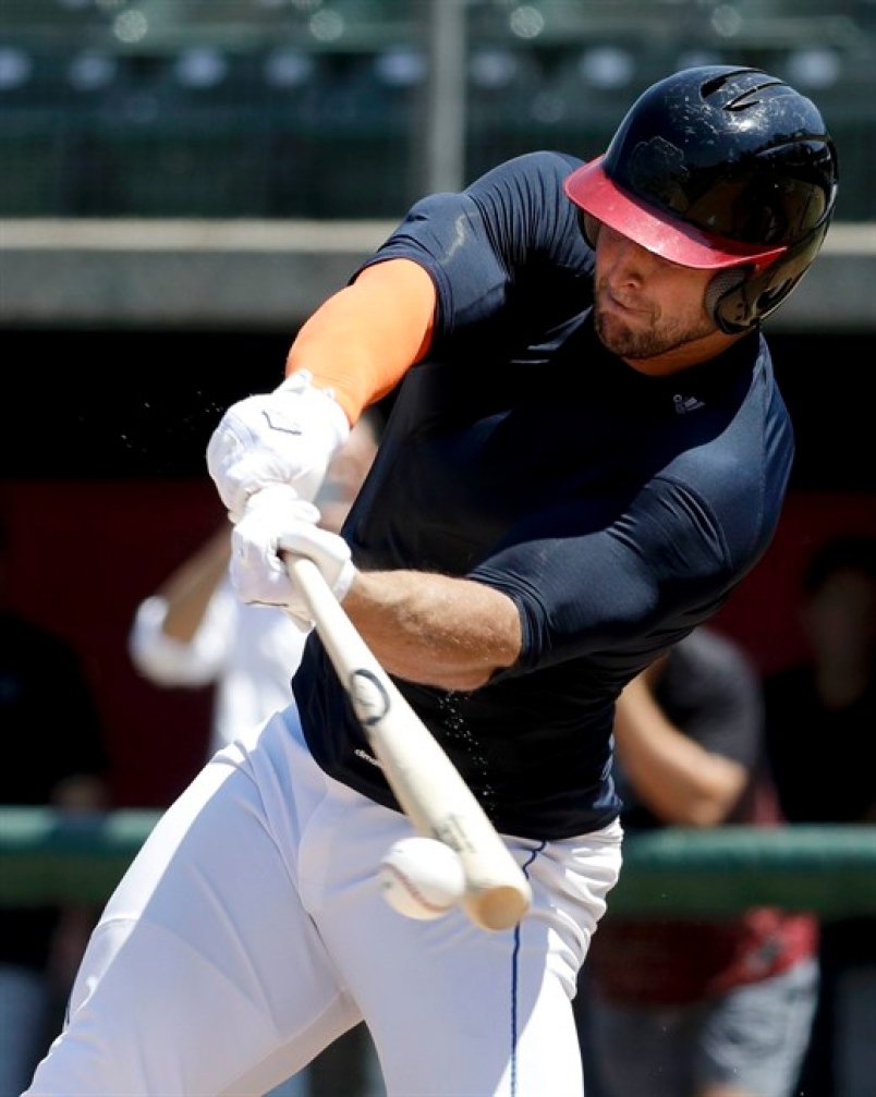 Tebow signs with New York Mets, won't be playing in Jacksonville