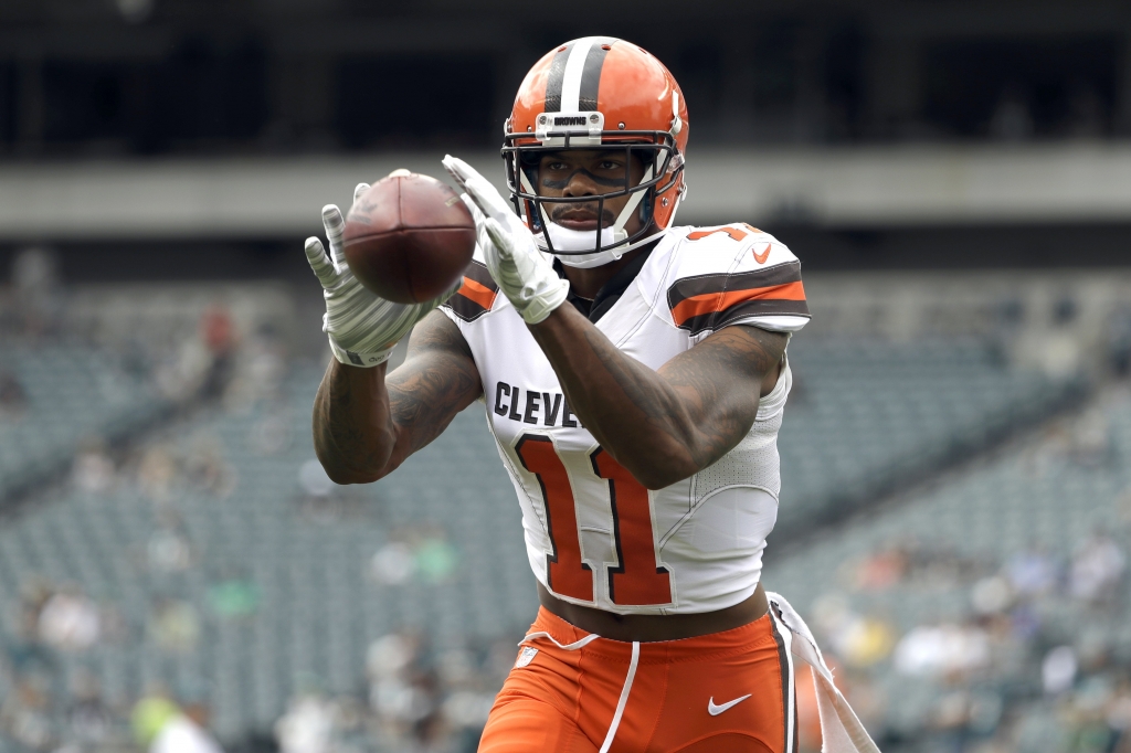 Cleveland Browns&#039 Terrelle Pryor warms up before an NFL football game against the Philadelphia Eagles Sunday Sept. 11 2016 in Philadelphia.
 ORG XMIT _2MR9882