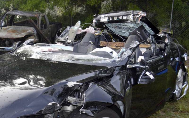 Tesla Tesla Model S Tesla Autopilot crash Tesla crash Tesla autopilot China crash Tesla crash self driving cars autonomous driving tech news technology