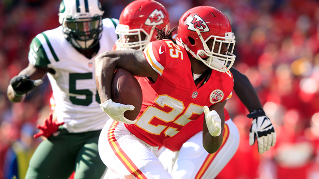 KANSAS CITY MO- NOVEMBER 02 Jamaal Charles #25 of the Kansas City Chiefs runs the ball against the New York Jets during the first quarter at Arrowhead Stadium