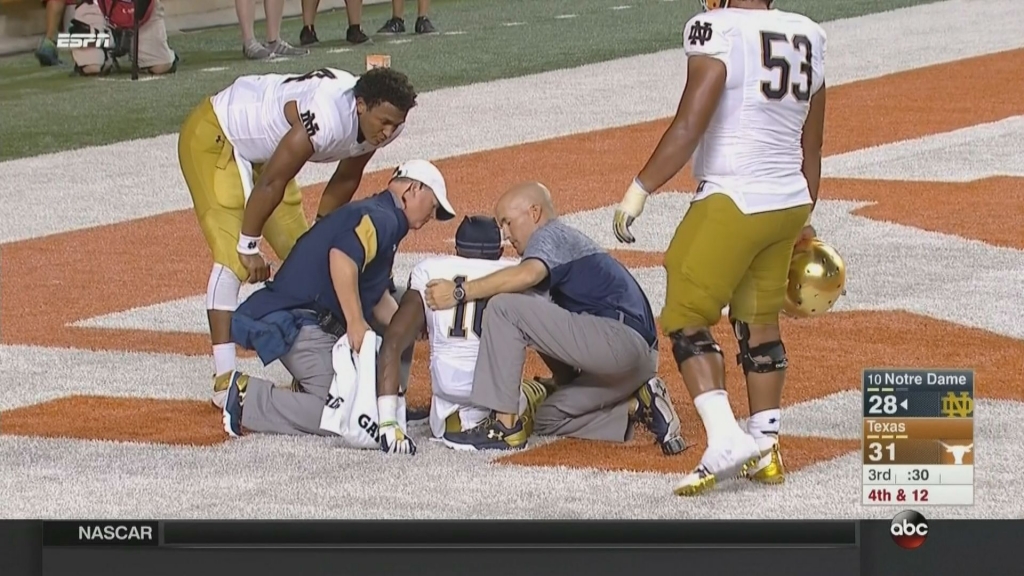 Notre Dame's Torii Hunter Jr. leaves Texas game with injury after big hit