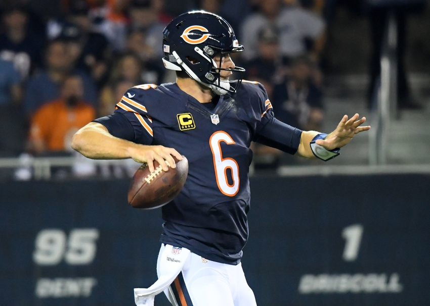 Sep 19 2016 Chicago IL USA Chicago Bears quarterback Jay Cutler drops back to pass against the Philadelphia Eagles during the first quarter at Soldier Field. Mandatory Credit Mike DiNovo-USA TODAY Sports