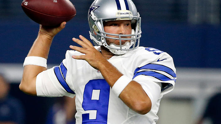 The Dallas Cowboys have kept injured quarterback Tony Romo on their 53-man roster