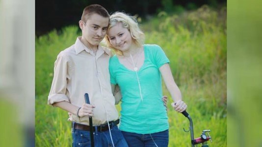 Real life 'Fault in Our Stars': Couple fights cystic fibrosis