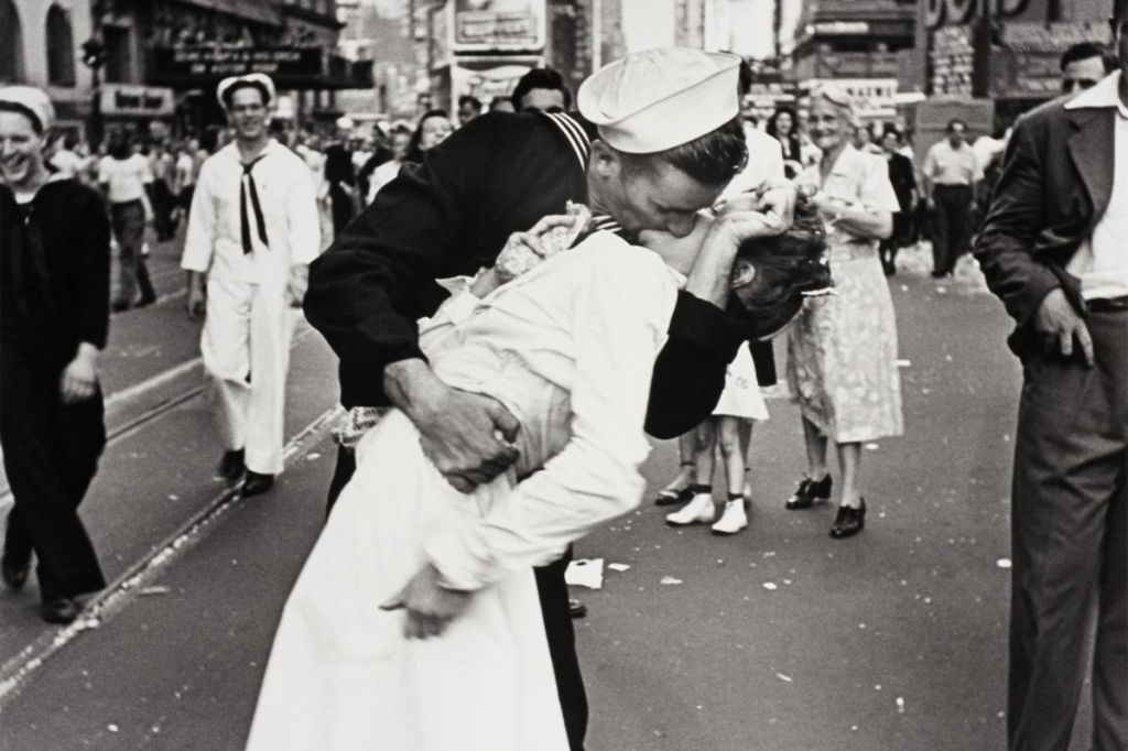 The'Kissing Sailor