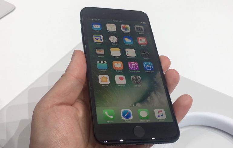 The iPhone 7's new home button doesn't move but at least it still exists!               Jason Cipriani  ZDNet