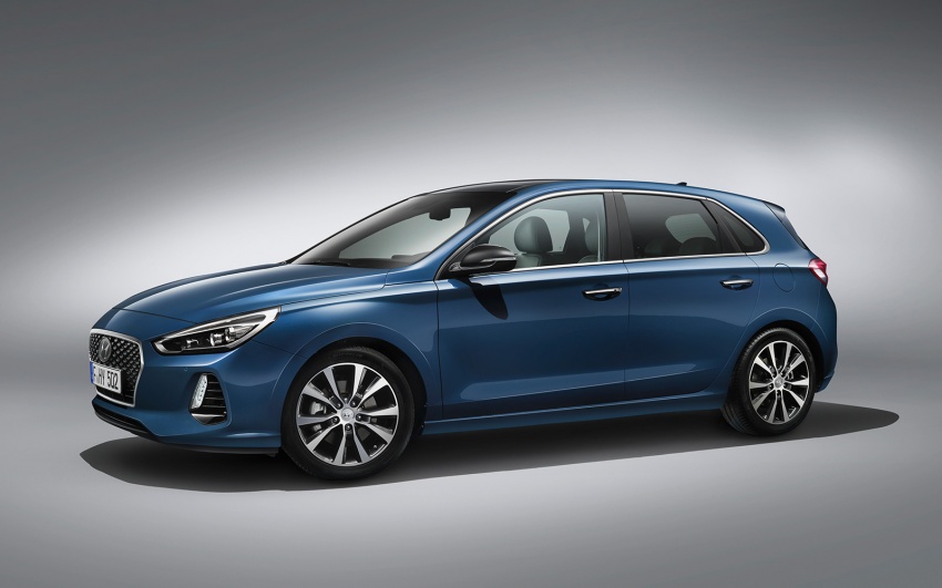 Hyundai i30 side revealed ahead of Paris debut