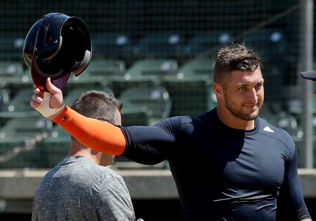 Former NFL Player Tim Tebow Signs Contract With the New York Mets