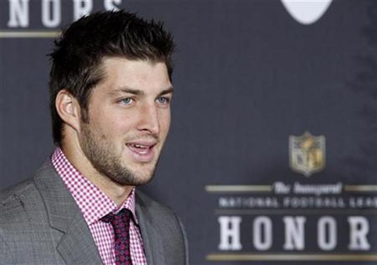 Former NFL quarterback and Heisman Trophy winner Tim Tebow traded a football for a baseball by signing a minor league contract with the New York Mets on Thursday, the team announced in a news release. This son of missionaries will participate