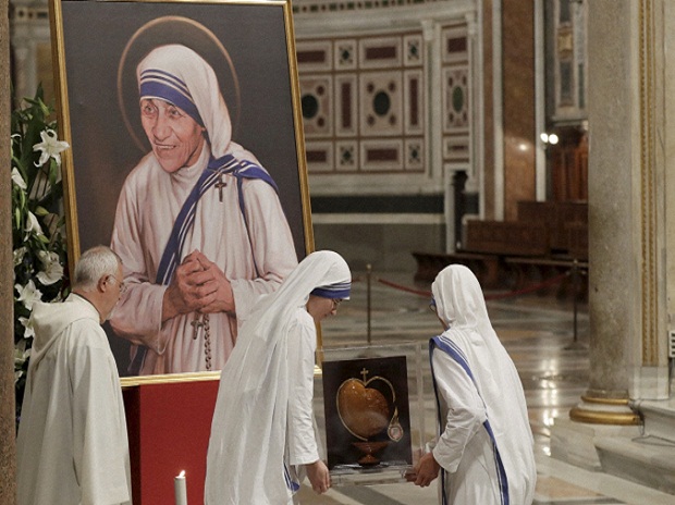 Mother Teresa to be made saint at Vatican ceremony