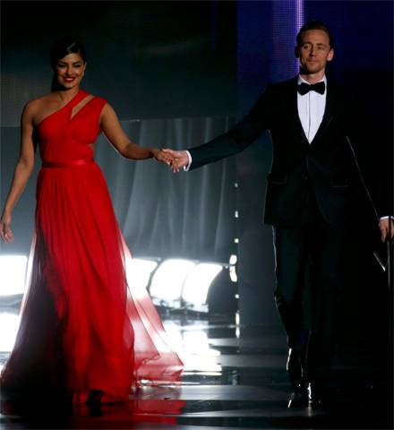 After Priyanka-Hiddleston's Emmy twirl is #Hiddlechop going to be real