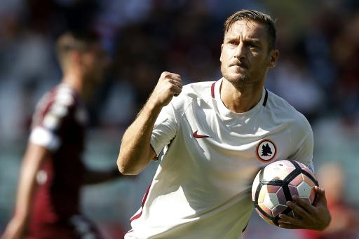 Totti still magic as Roma icon turns 40