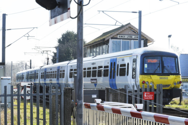 Train leaving King's Lynn Railway Station ANL-160316-152440009