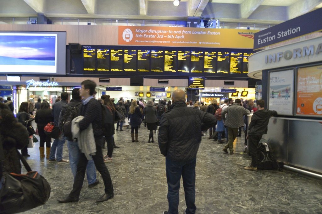 039;Major disruption&#039 to passengers as London train derails