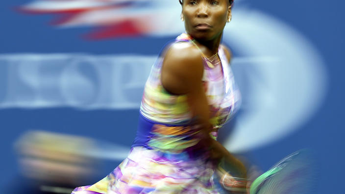 Two-time US Open champion Venus Williams has stormed into the third round of the tournament