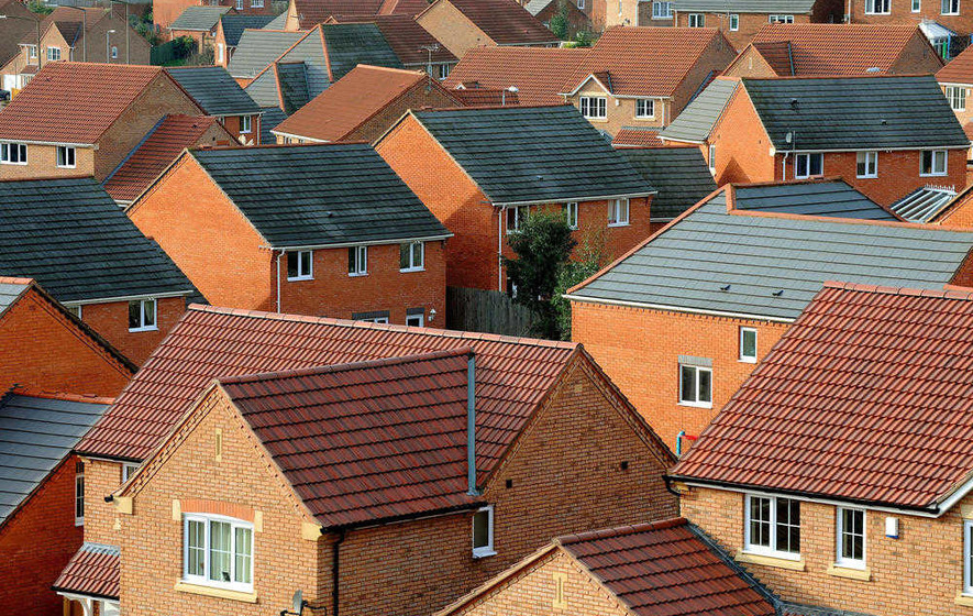 House prices fall takes average UK figure to £213,930