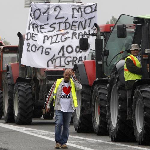 Lorry drivers warn they will stand ground in Calais until Jungle camp demolished