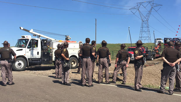 Civil rights groups want road near pipeline protest reopened