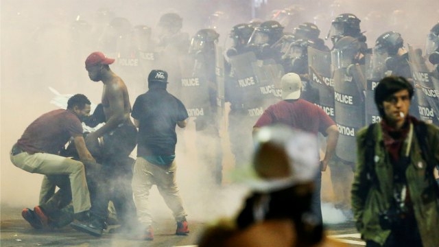 US Second night of unrest flares in Charlotte North Carolina