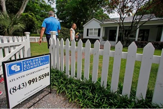 Existing-Home Sales Unexpectedly Fall In August To 5.33 Million Rate