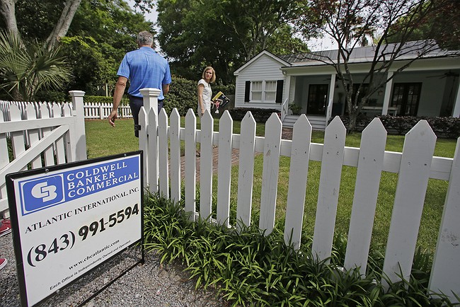 US home sales fell in August as inventories plummet