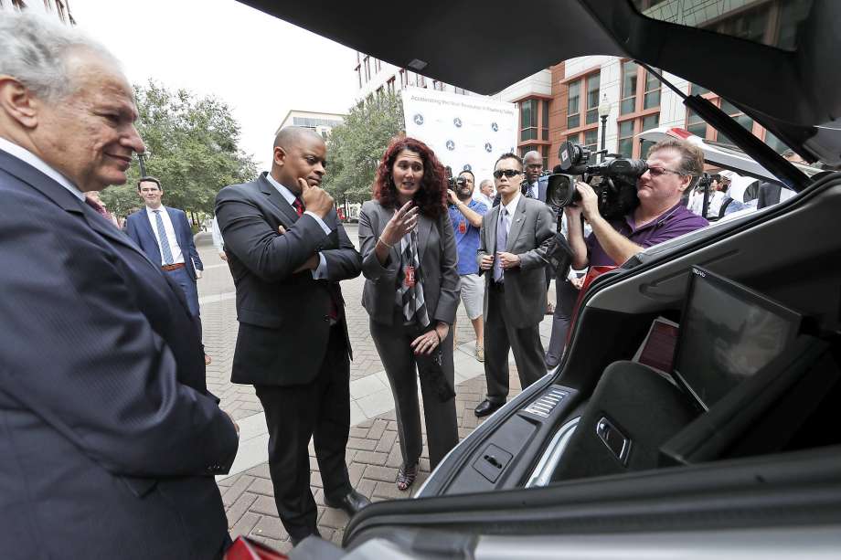 Safety agency chief Mark Rosekind and Transportation Secretary Anthony Foxx talk after their news conference about self-driving cars