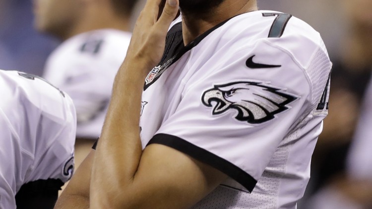 Eagles trade quarterback Sam Bradford to Vikings