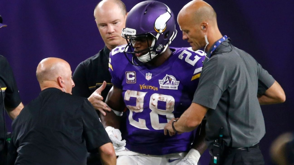 Play underway: Packers, Vikings square off at brand new US Bank Stadium