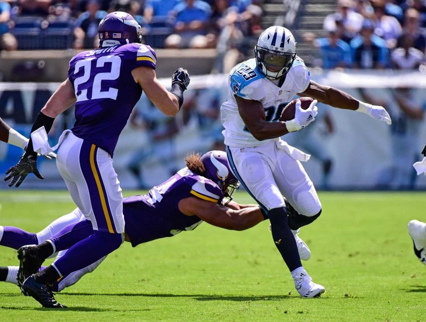 DeMarco Murray #29 of the Tennessee Titans rushes