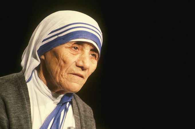 Sonia hails canonisation of Mother Teresa