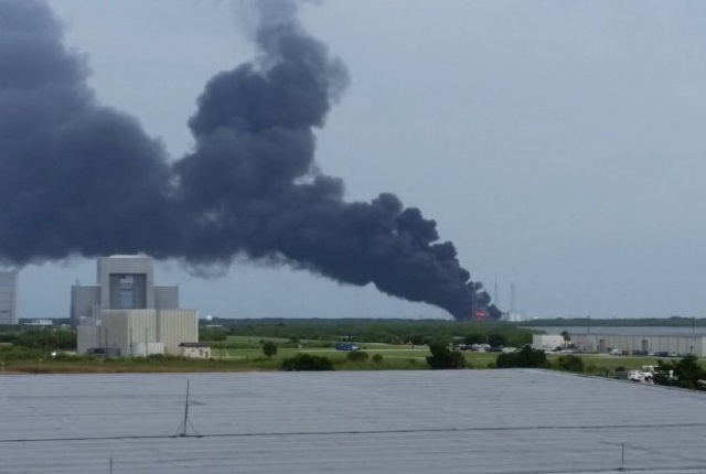 SpaceX Falcon 9 explodes at Cape Canaveral