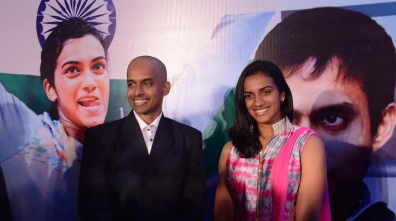 Pulella Gopichand and PV Sindhu were felicitated by the Maharashtra government in Mumbai