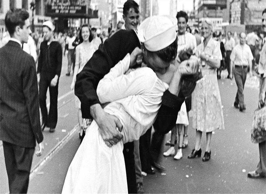 Greta Friedman, Nurse in the Iconic World War II 'Kiss Photo' Dies