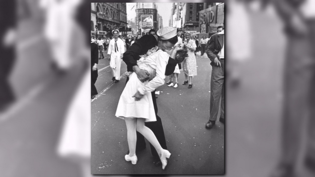 Woman in iconic WWII Times Square kiss photograph dies at 92