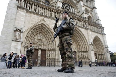 Paris terror plot: French police find gas cylinders near Notre Dame