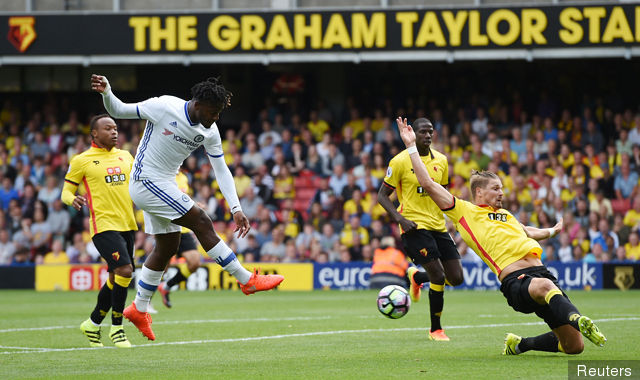 Chelsea's Michy Batshuayi shoots at goal