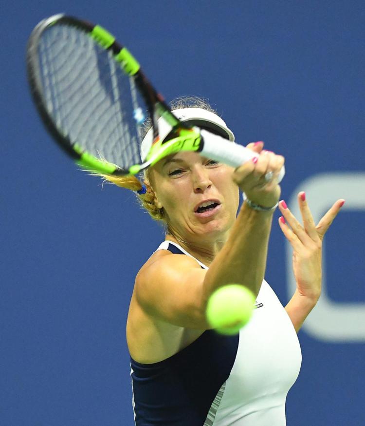 Wozniacki can't keep up with the new No. 1