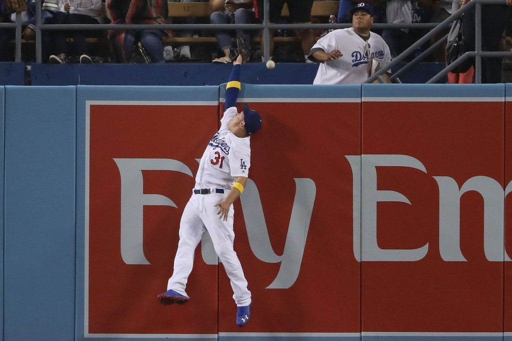 Yangervis Solarte’s home run gives the Padres the lead in the 8th